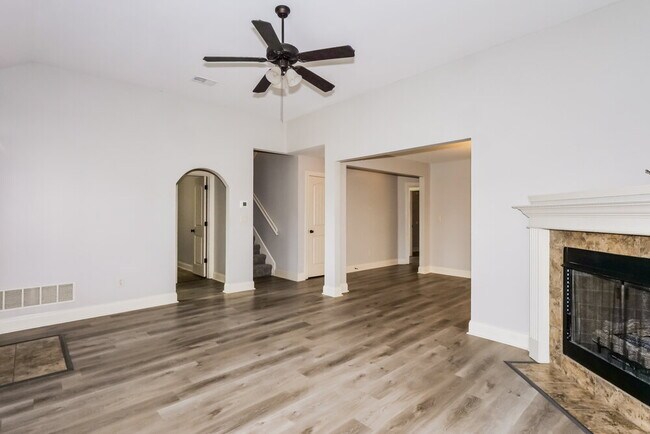 Building Photo - 5823 Bedford Pl