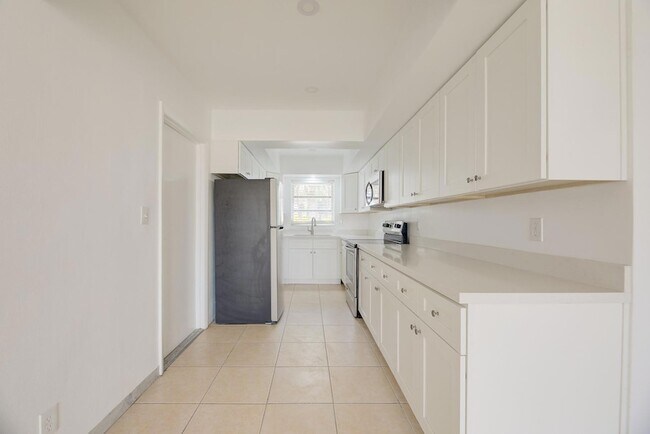 Building Photo - 1017 NW 30th Ct