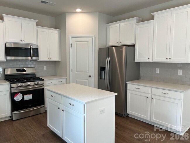 Building Photo - 194 Tackle Box Dr