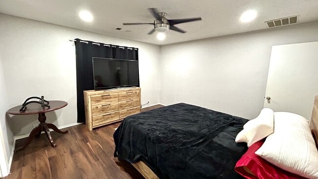 Building Photo - 111 Quail Run Dr