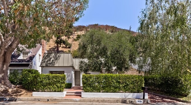 Building Photo - 1448 N Beverly Dr