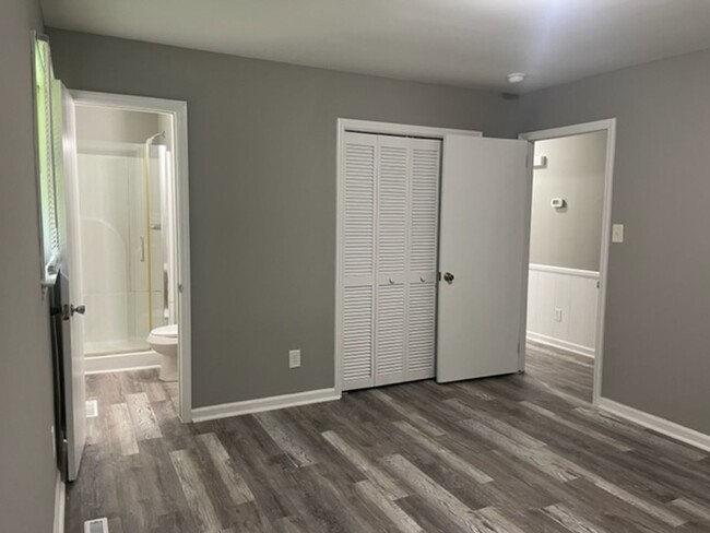 Building Photo - 3 bed, 2 full bath home located in Ashebor...