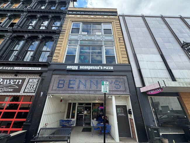 Primary Photo - Penthouse above Benny's Pizza
