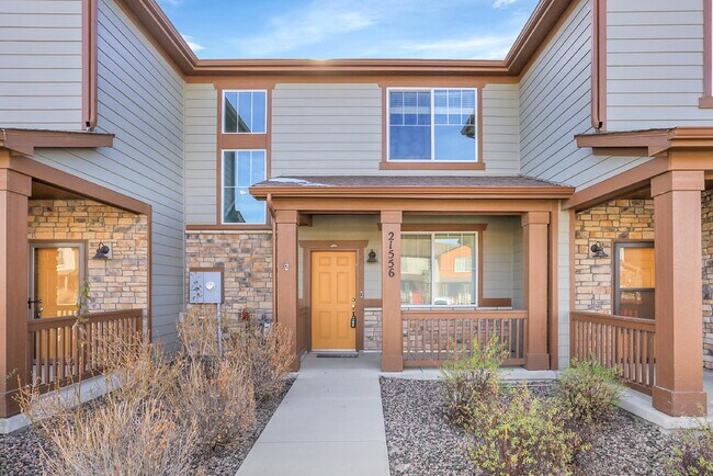 Building Photo - $2,500 - 3 Bed, 2.5 Bath Townhome with Central AC, and In Unit Laundry!