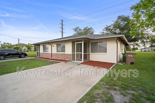 Building Photo - 4406 Santa Barbara Blvd S