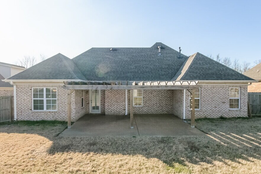 Building Photo - 2700 Cherry Tree Dr