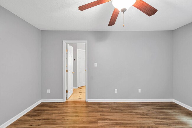 Building Photo - 174 Live Oak Dr