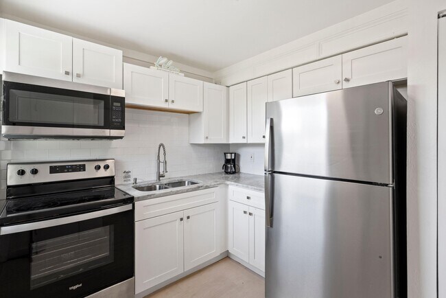 Building Photo - 670 Hernando St