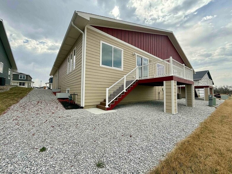 Building Photo - 3109 W Laux Dr