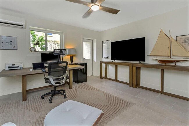 Building Photo - 375 Madeira Cir