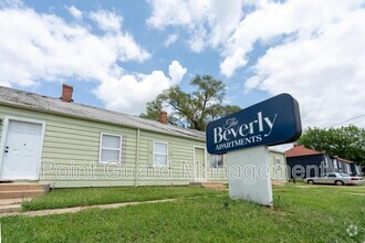 Building Photo - 814 Sylvan - 814S