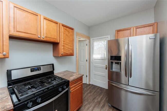 Building Photo - 2035 Chesterland Ave