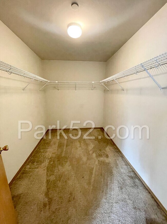 Building Photo - DuPont 4 Bedroom Single Family