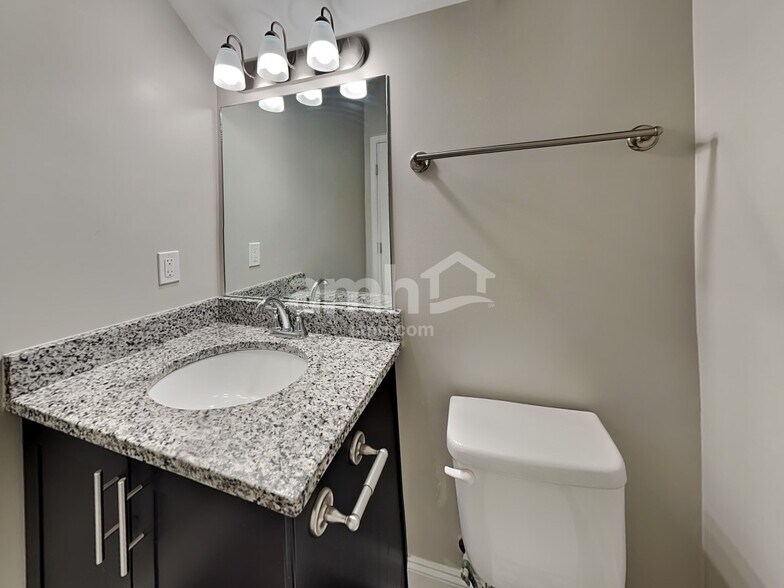 Building Photo - 5340 Tupelo St