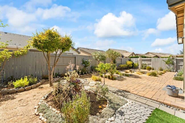 Building Photo - 9876 Sunderland Way