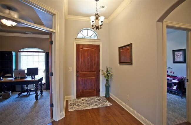 Building Photo - 1051 Hunters Pointe