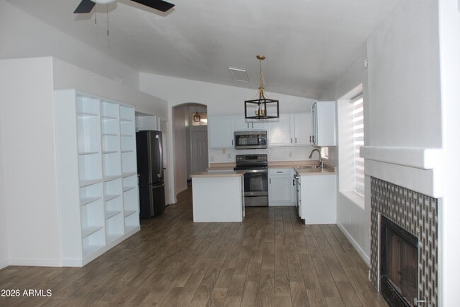 Building Photo - 249 W Grovers Ave