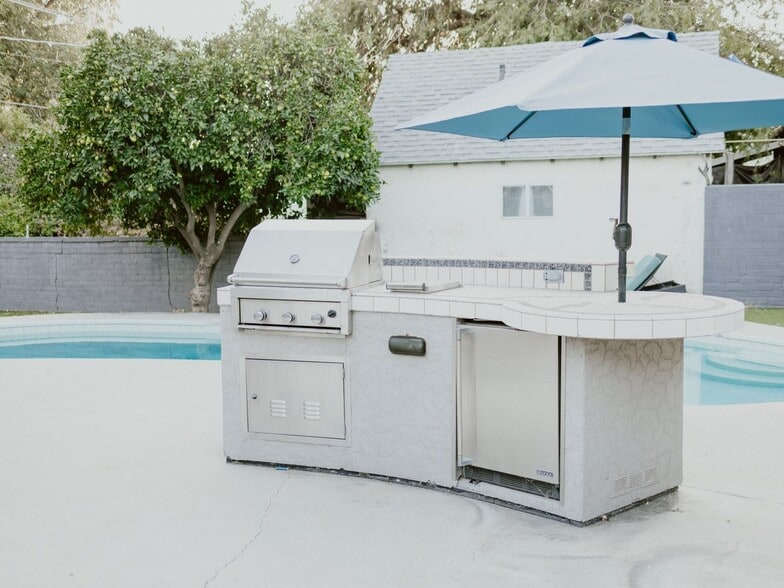 Building Photo - 1730 Asbury Dr