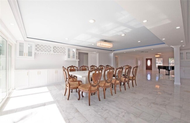 Building Photo - 551 Crystal Dr