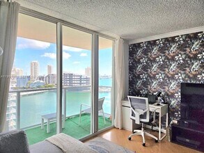 Building Photo - 1155 Brickell Bay Dr