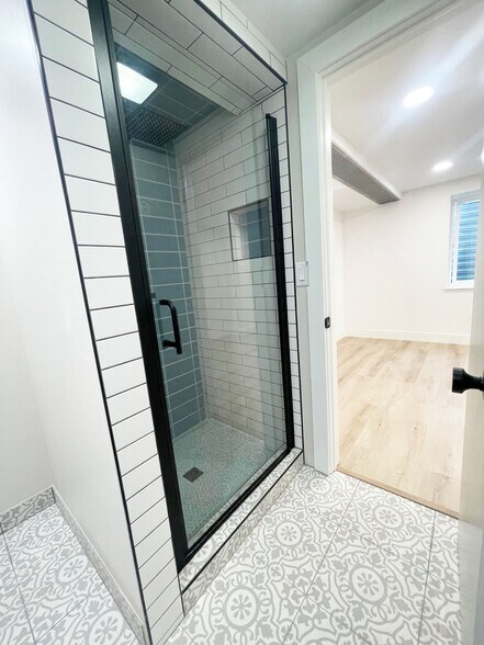 Master Suite 2 Full Bath - 491 S Otis St