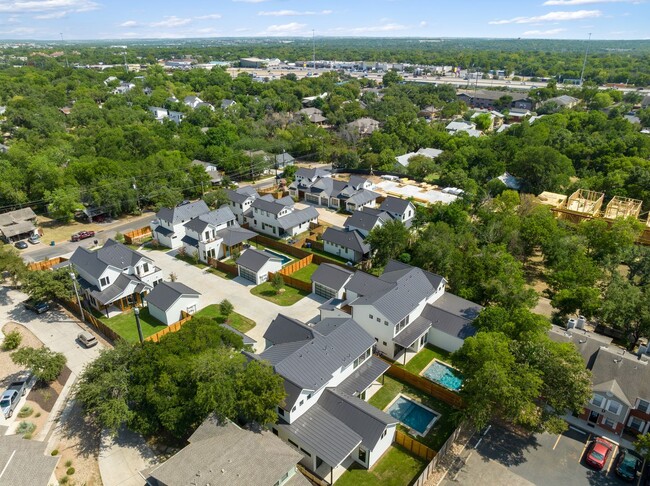 Building Photo - Valley View Villas