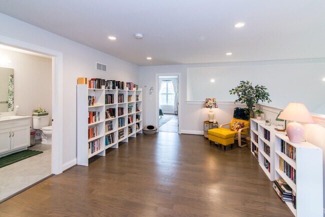 Building Photo - 2544 Oxford Cir