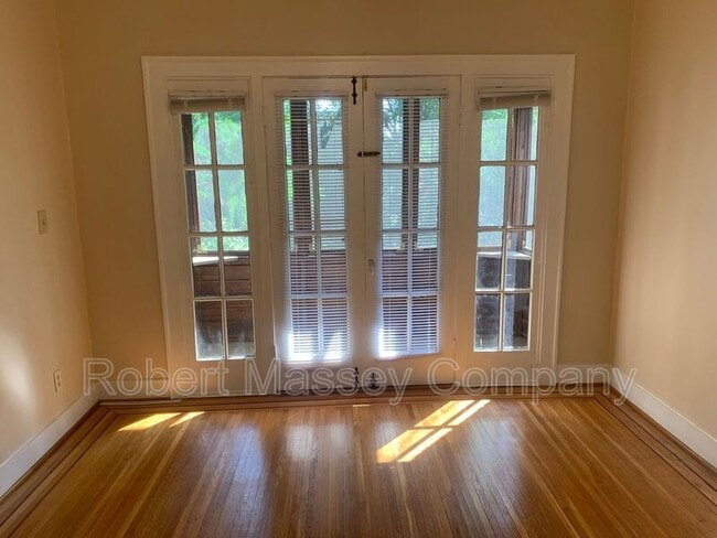 Building Photo - 2424 Glenmary Ave