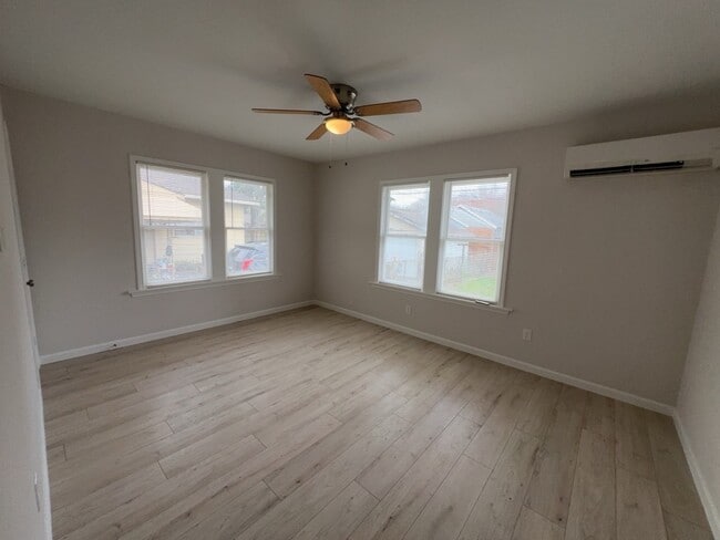 Building Photo - 1008 Studewood St