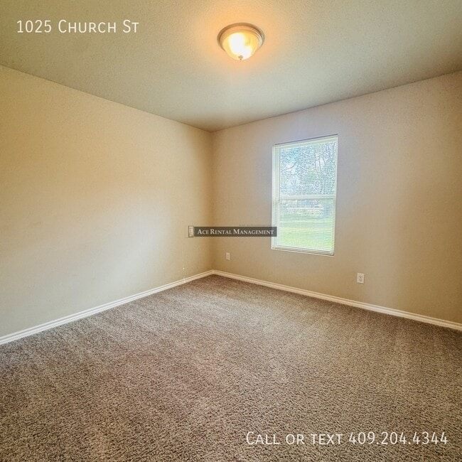 Building Photo - 1025 Church St