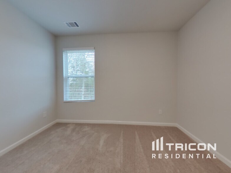 Building Photo - 416 Wallace Cir