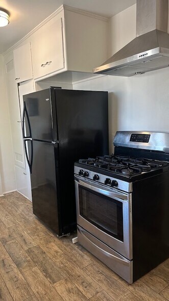 Building Photo - 112 S Chevy Chase Dr