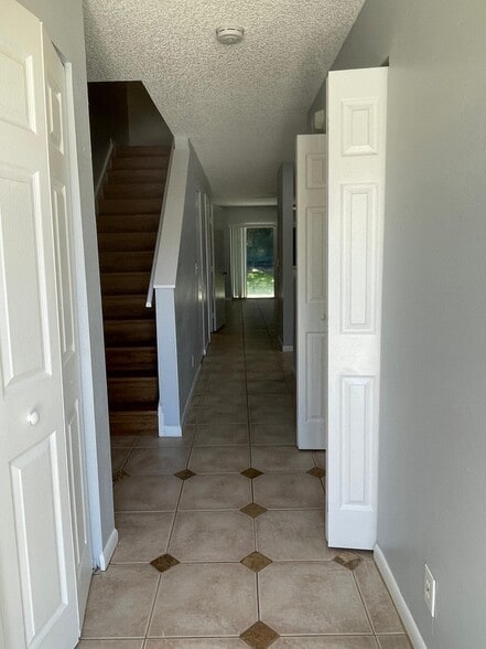 Building Photo - 9766 Kamena Cir