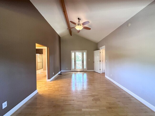 Building Photo - Gorgeous 3 Bed 2 Bath w/ Brand New Deck Patio Home in Cedar Hills! MOVE IN SPECIAL!