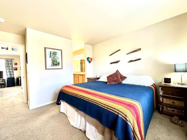 Building Photo - 3bd/2.5ba Sammamish Townhouse