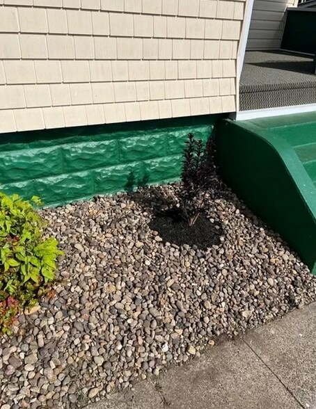 Building Photo - 288 S Walnut St