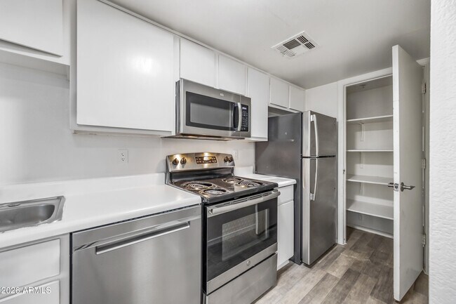 Building Photo - 3065 N 67th Ave