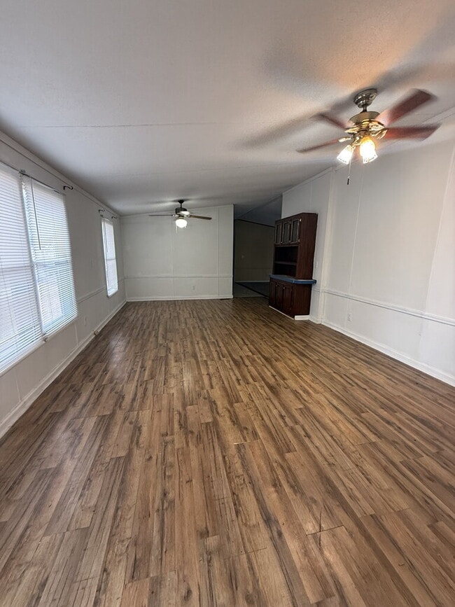 Building Photo - 110 Bratton Dr