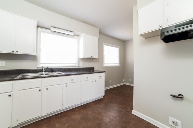 Building Photo - 3714 Bedford Ln