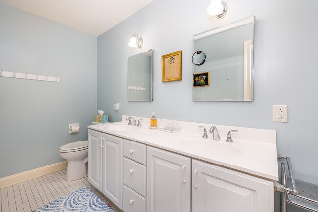 Building Photo - 43 Butternut Rd