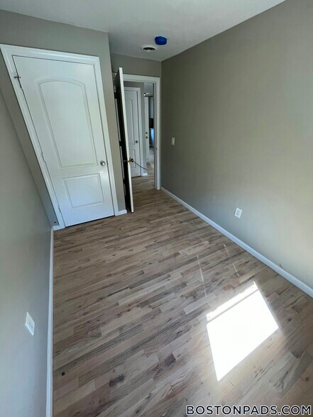 Building Photo - 38 Forest St