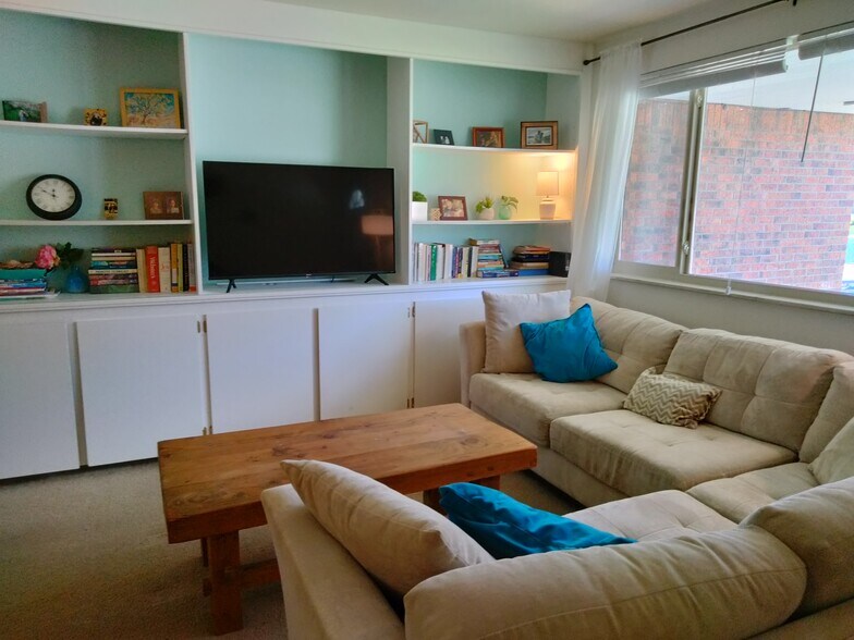 Livingroom - 2301 Cheyenne St