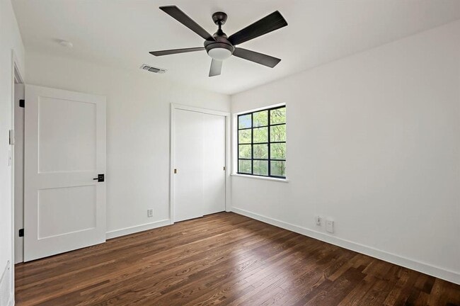 Building Photo - 1207 Ridgemont Dr