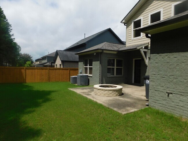 Building Photo - Welcome Home to Luxury Living in Lake Cyrus!