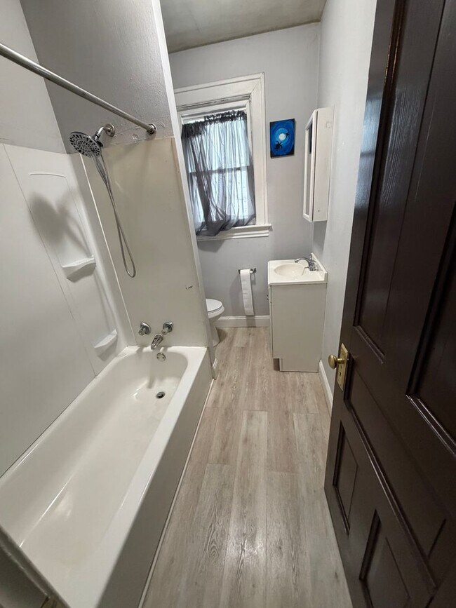 Building Photo - 526 Westinghouse Ave