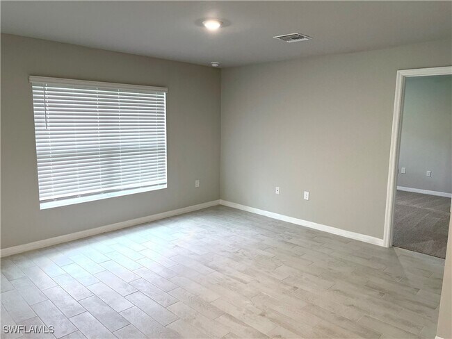 Building Photo - 3020 N Lakewood Rd