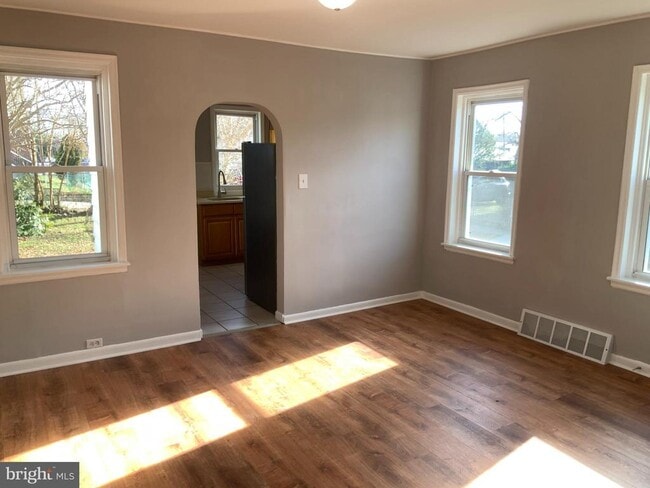 Building Photo - 254 Cedar Ave