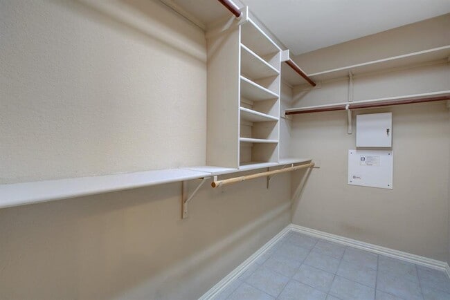 Building Photo - 904 Black Canyon St