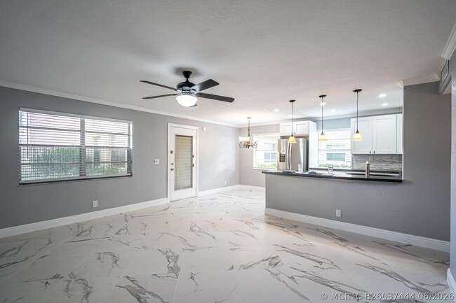 Building Photo - 244 Normandy Ln