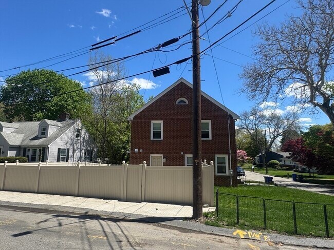 Building Photo - 82 Arlmont St